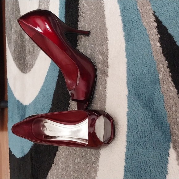 BCBG heel - Picture 2 of 2